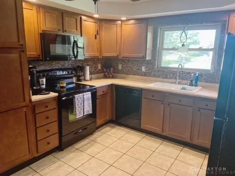 1554 Ridgeway Dr, Springfield, OH 45506 photo 12