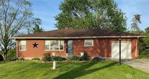 1554 Ridgeway Dr, Springfield, OH 45506 photo 1