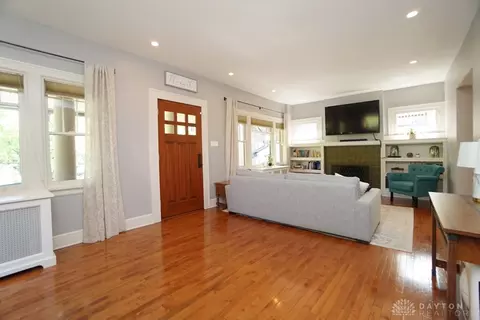 729 E Mitchell Ave, Cincinnati, OH 45229 photo 3
