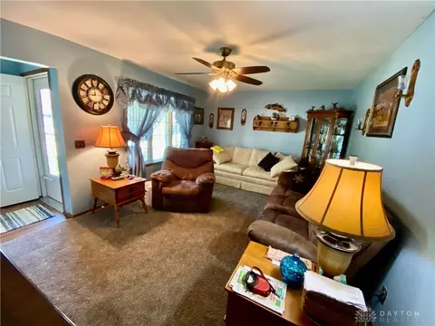 2930 Archer Ln, Springfield, OH 45503 photo 2