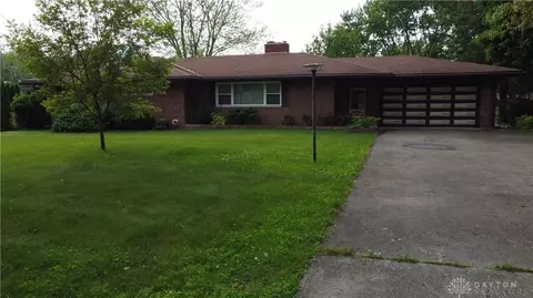 828 Wellington Dr, Springfield, OH 45506 photo 4