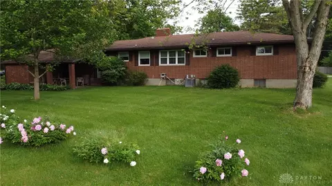 828 Wellington Dr, Springfield, OH 45506 photo 5