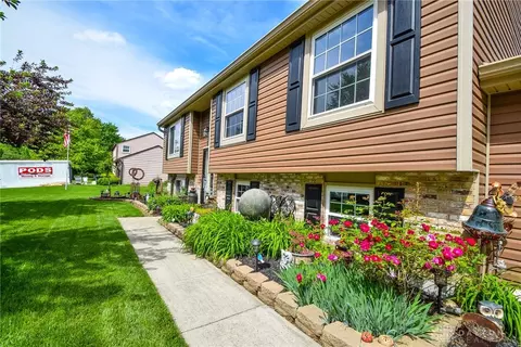 1674 Bledsoe Dr, Bellbrook, OH 45305 photo 4