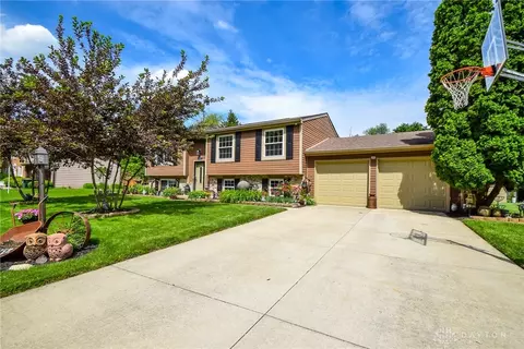 1674 Bledsoe Dr, Bellbrook, OH 45305 photo 3