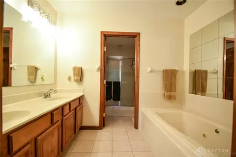 3914 Eagle Point Dr, Beavercreek, OH 45430 photo 33