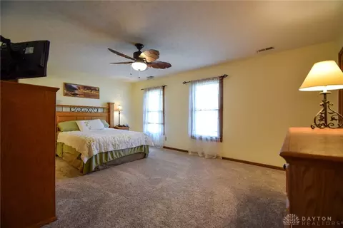 3914 Eagle Point Dr, Beavercreek, OH 45430 photo 29