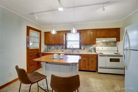 2121 Maiden Ln, Springfield, OH 45504 photo 9