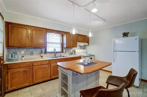 2121 Maiden Ln, Springfield, OH 45504 photo 8