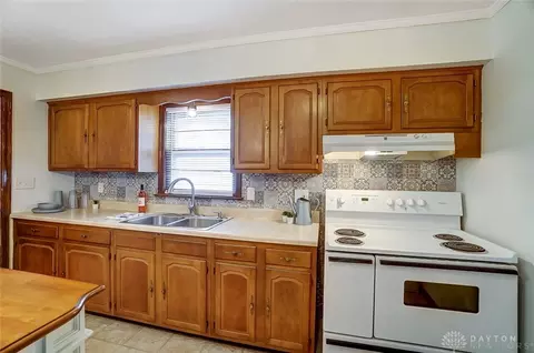 2121 Maiden Ln, Springfield, OH 45504 photo 10