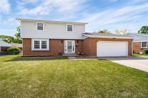 834 Maplecrest Dr, Troy, OH 45373 photo 1