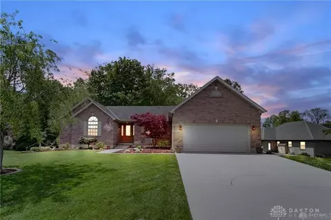573 E Brooke Dr, Monroe, OH 45050 photo 1