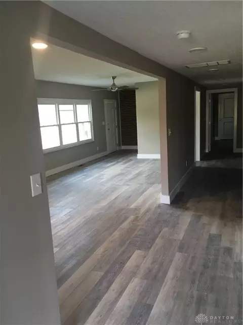 28 E South St, Bellbrook, OH 45305 photo 3