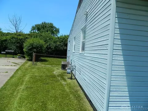 1200 Russell Ave, Springfield, OH 45506 photo 2