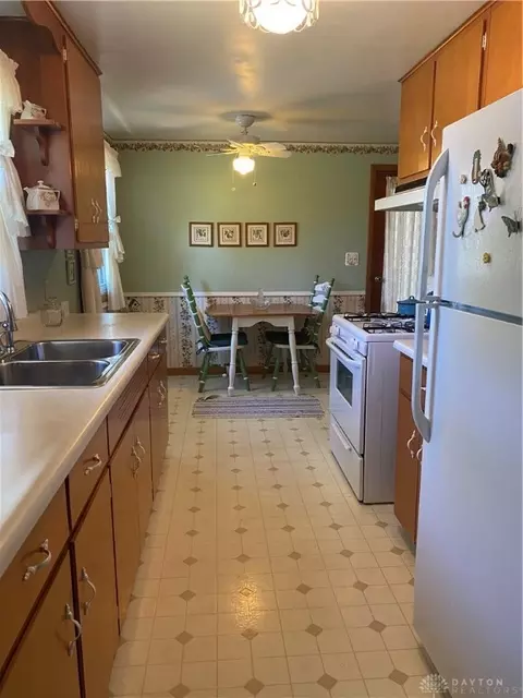 1830 Biscayne Dr, Springfield, OH 45503 photo 2
