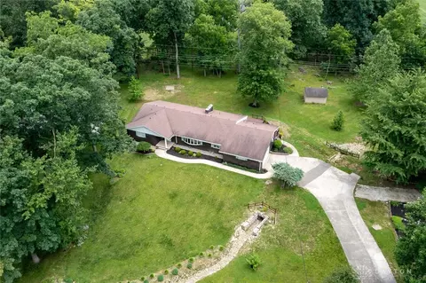 2560 Lindair Dr, Springfield, OH 45502 photo 3