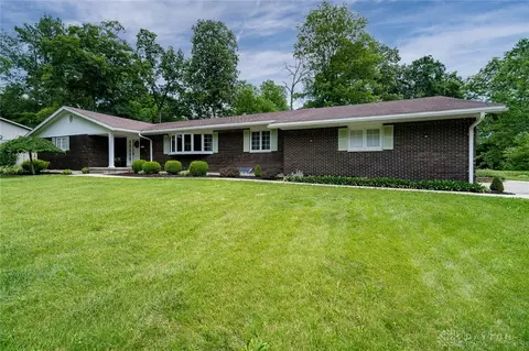 2560 Lindair Dr, Springfield, OH 45502 photo 1