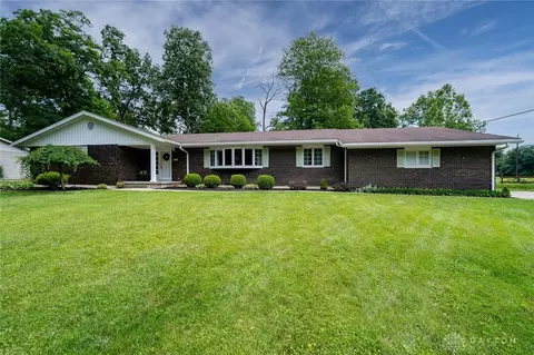 2560 Lindair Dr, Springfield, OH 45502 photo 2