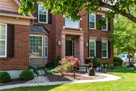 465 Springhouse Dr, Springboro, OH 45066 photo 2