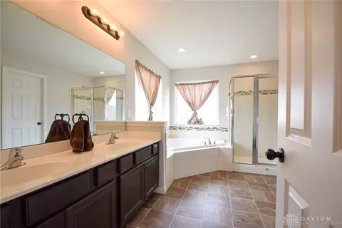 1663 Sunset Canyon Ct, Fairborn, OH 45324 photo 5
