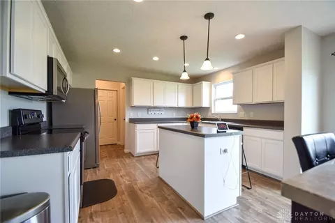 1663 Sunset Canyon Ct, Fairborn, OH 45324 photo 3