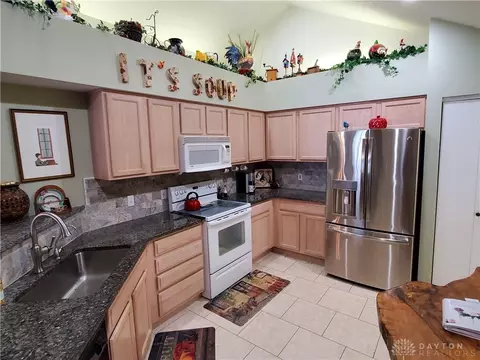 2123 Willow Run Cir, Enon, OH 45323 photo 11