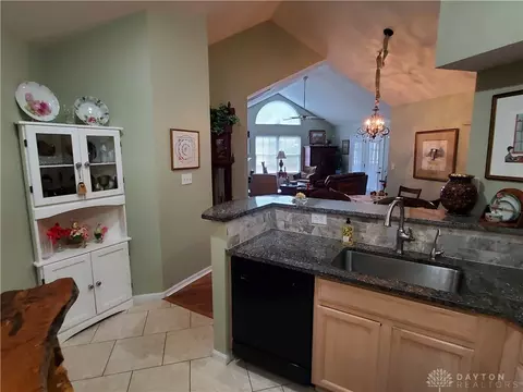 2123 Willow Run Cir, Enon, OH 45323 photo 13