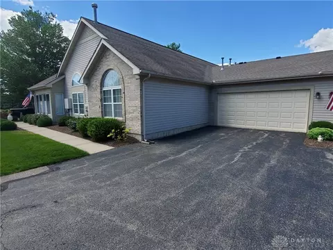 2123 Willow Run Cir, Enon, OH 45323 photo 4