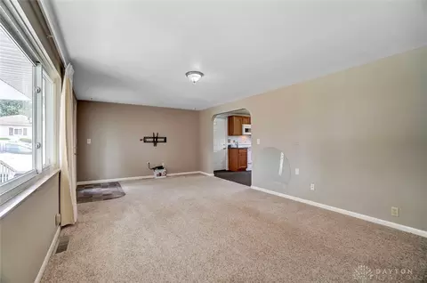 2160 E Mile Rd, Springfield, OH 45503 photo 9