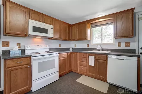 2160 E Mile Rd, Springfield, OH 45503 photo 11