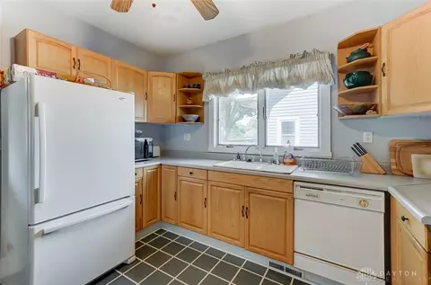 407 E Cassilly St, Springfield, OH 45503 photo 17