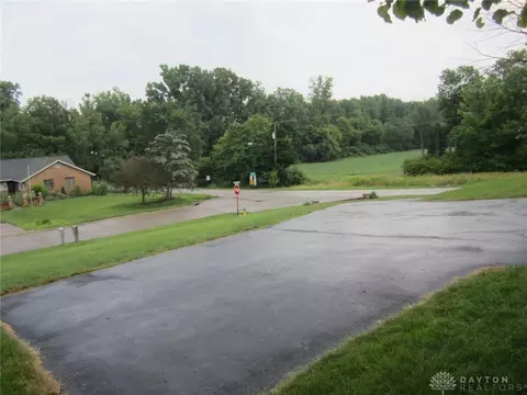 71 W Hunter Dr, Enon, OH 45323 photo 27