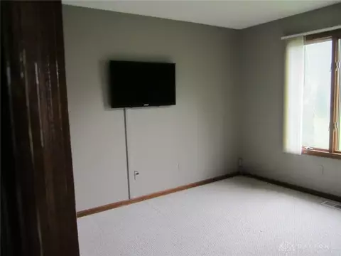 71 W Hunter Dr, Enon, OH 45323 photo 10