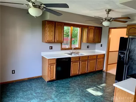 71 W Hunter Dr, Enon, OH 45323 photo 5