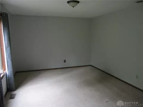 71 W Hunter Dr, Enon, OH 45323 photo 17