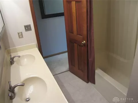 71 W Hunter Dr, Enon, OH 45323 photo 16