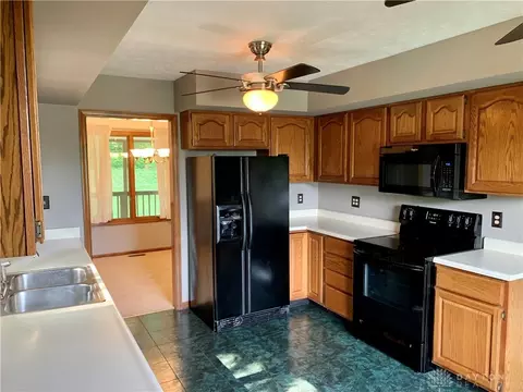 71 W Hunter Dr, Enon, OH 45323 photo 4