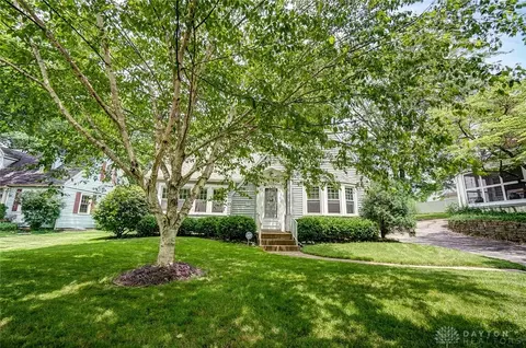 636 S Tanglewood Dr, Springfield, OH 45504 photo 2