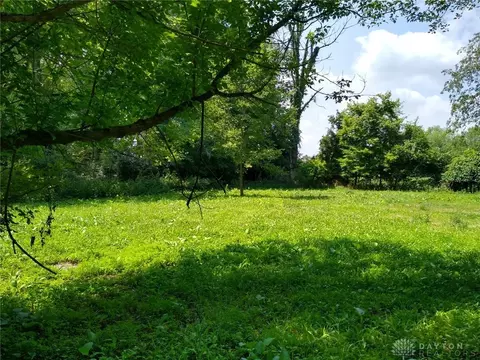 698 Titus Rd, Springfield, OH 45502 photo 3