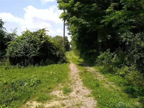 698 Titus Rd, Springfield, OH 45502 photo 2
