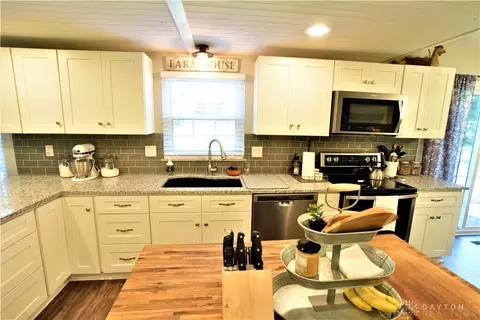 3801 Quailhollow Ct, Springfield, OH 45502 photo 9
