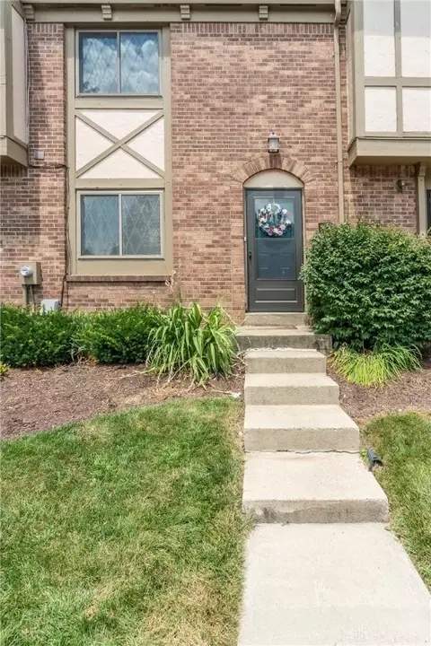 504 Halifax Cir, Cincinnati, OH 45244 photo 2