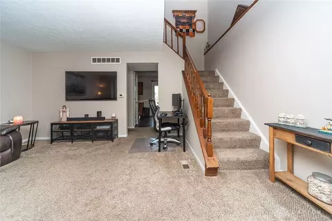 504 Halifax Cir, Cincinnati, OH 45244 photo 6
