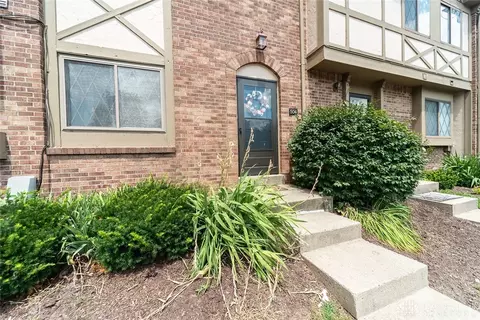 504 Halifax Cir, Cincinnati, OH 45244 photo 4