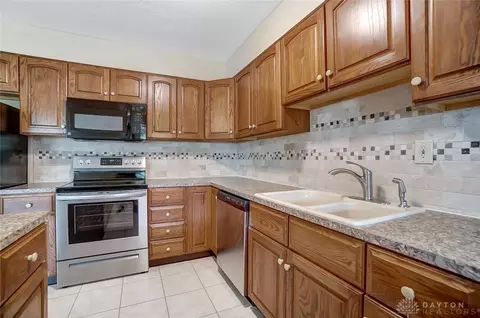 3946 Raymond Dr, Enon, OH 45323 photo 14
