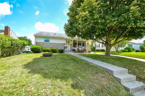 826 Allen Dr, Springfield, OH 45505 photo 3