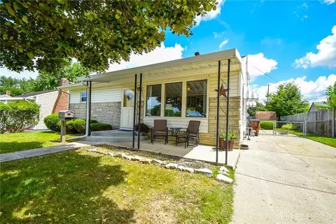 826 Allen Dr, Springfield, OH 45505 photo 1
