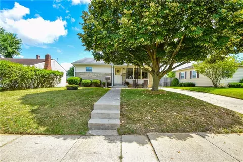 826 Allen Dr, Springfield, OH 45505 photo 2