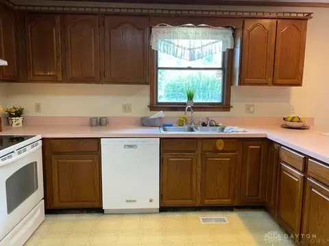 3380 Crist Rd, Springfield, OH 45502 photo 9