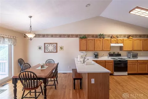 145 Meadows Dr, Springboro, OH 45066 photo 10