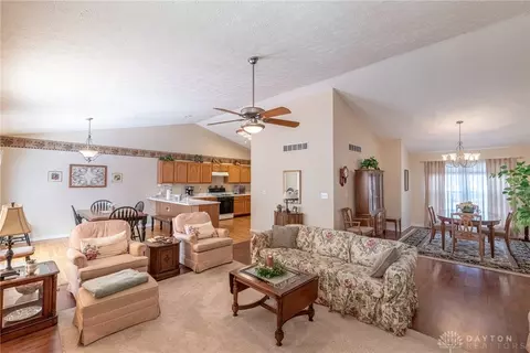 145 Meadows Dr, Springboro, OH 45066 photo 5